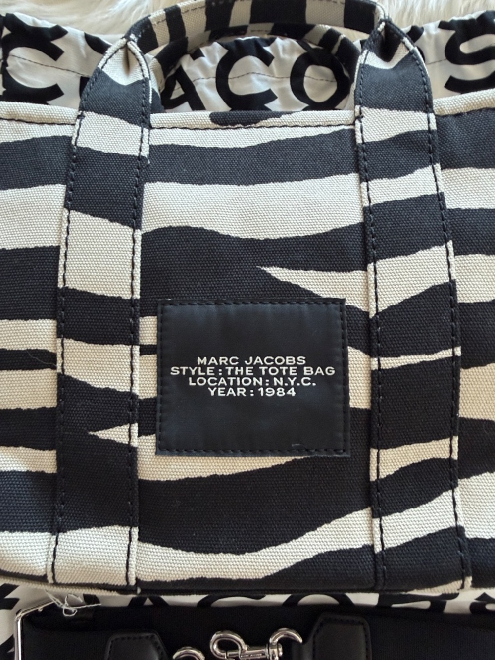 Marc Jacobs The Tote Bag - Zebra Canvas - Picture 4 of 10